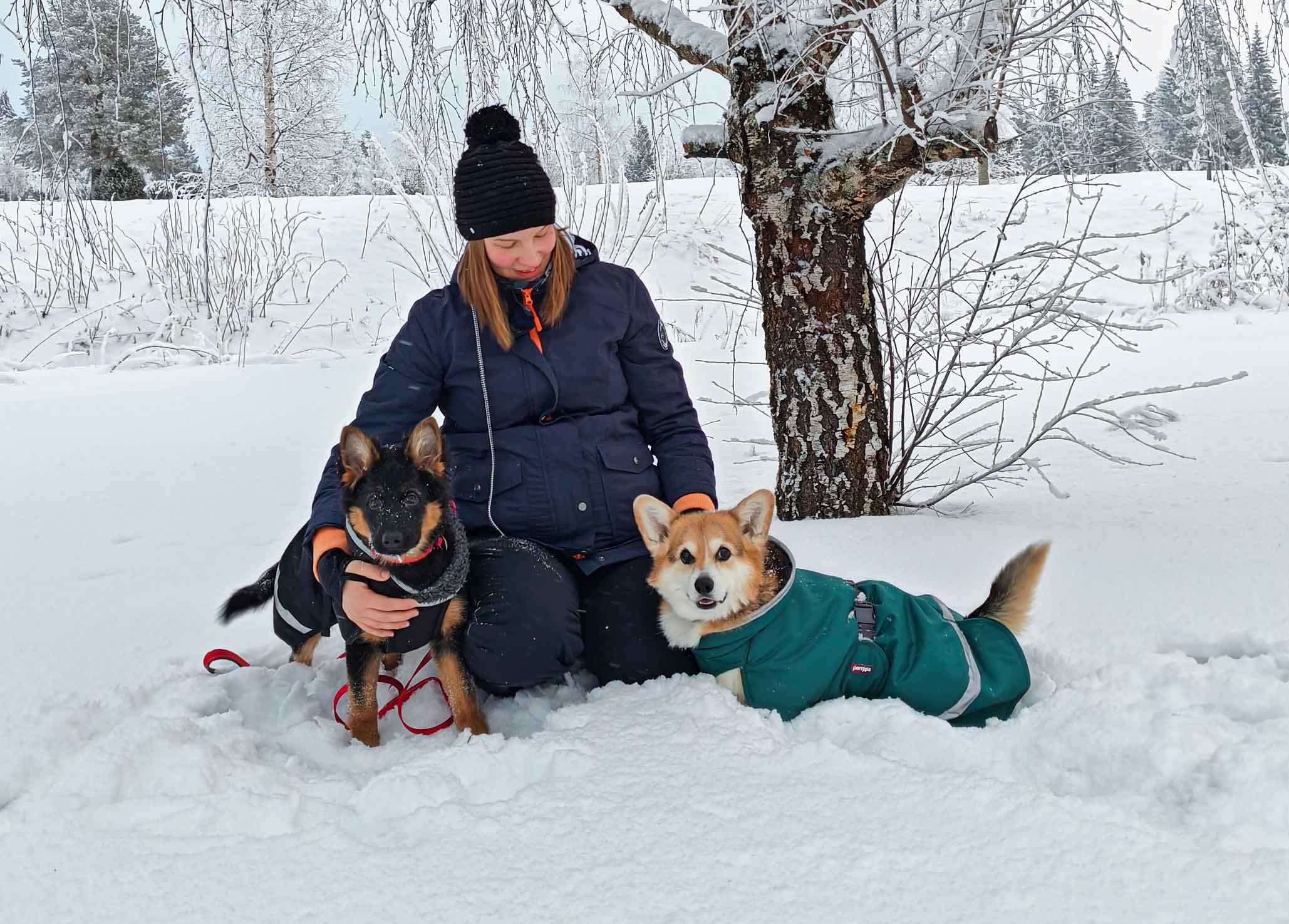 shallow focus photography of woman outdoor during day